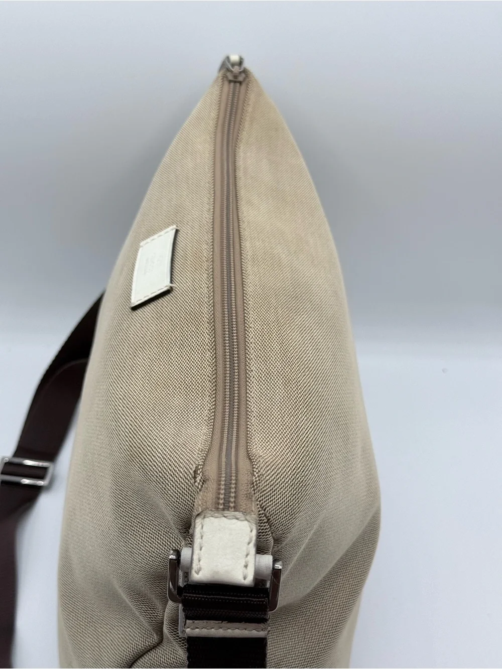 Gucci GG-Signature Messenger Bag. Beige Canvas & White Guccissima Leather. W/COA